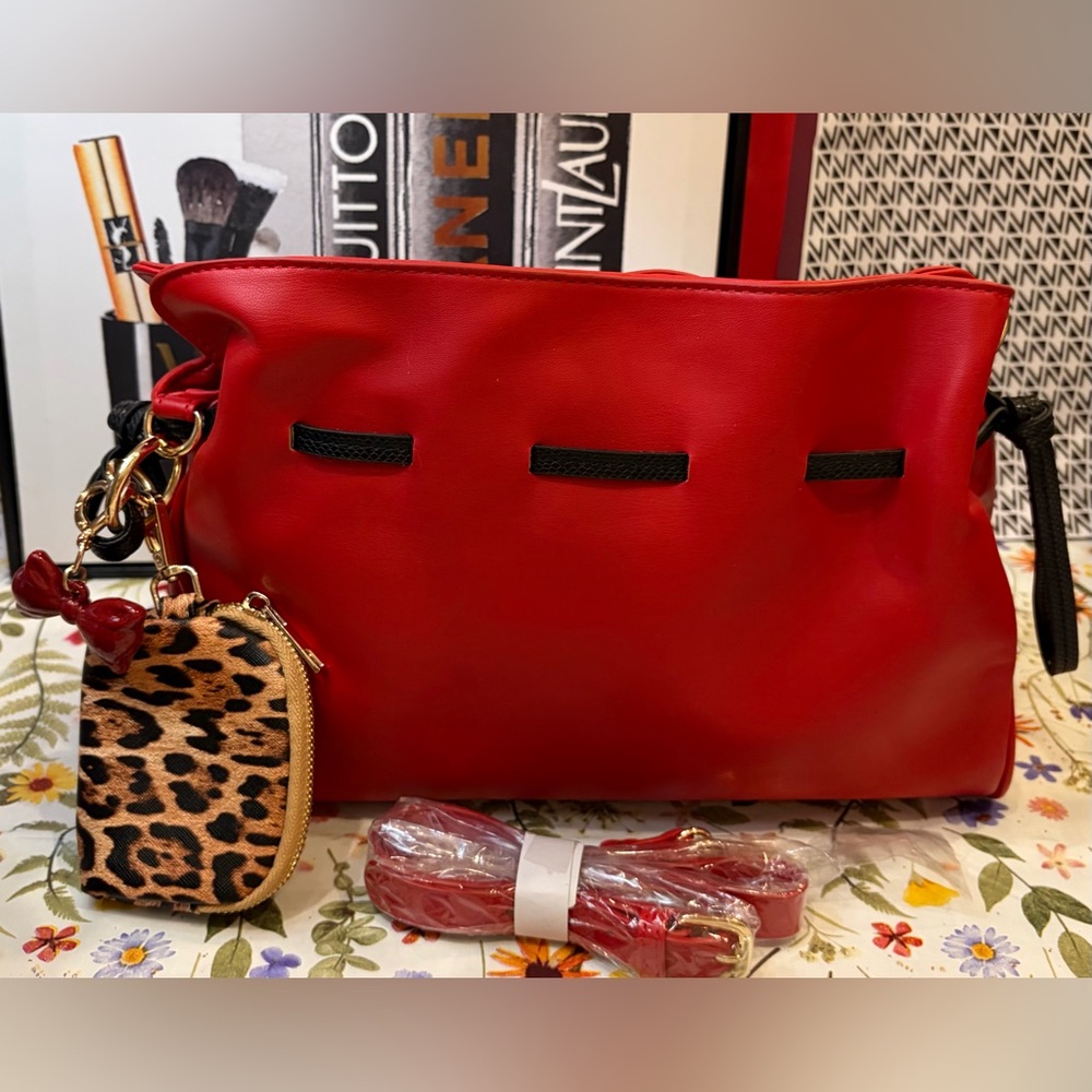 ❤️BADGLEY MISCHKA RED VEGAN LEATHER SHOULDER BAG/CROSSBODY & PURSE CHARM - Picture 8 of 14
